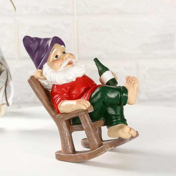 SUQ Lustiger Pilzzwerg Gartenzwerg – Niedliche Gartenfigur aus Harz, 18,5x11x8 cm – Bild 3